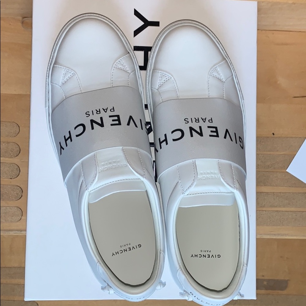 GIVENCHY Urban Street Logo Sneakers - Picture 11 of 13